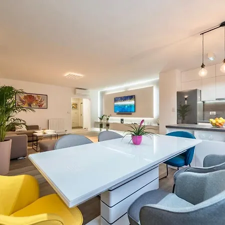 Agape With Parking Apartment Zadar